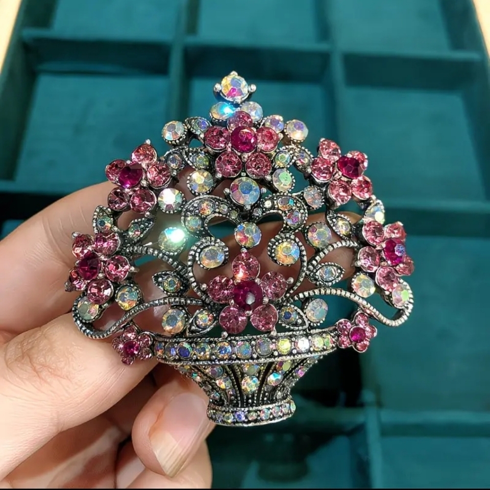 🆕️💐 PINK RHINESTONE FLORAL BASKET BROOCH PIN💐